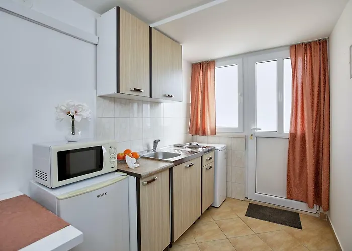 Kristic, Cozy With A Terrace *