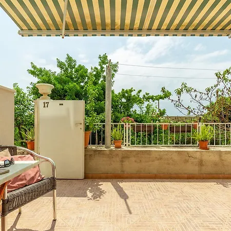 Appartamento Kristic, Cozy With A Terrace *