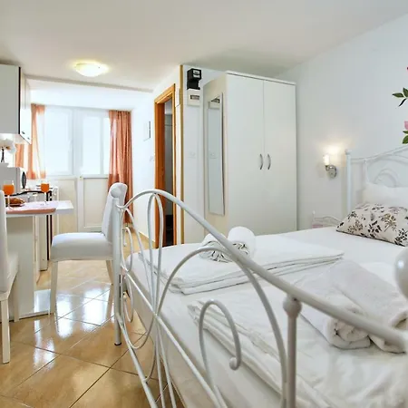 Kristic, Cozy With A Terrace Apartament Dubrownik