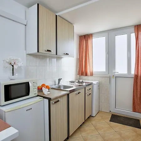 Kristic, Cozy With A Terrace *