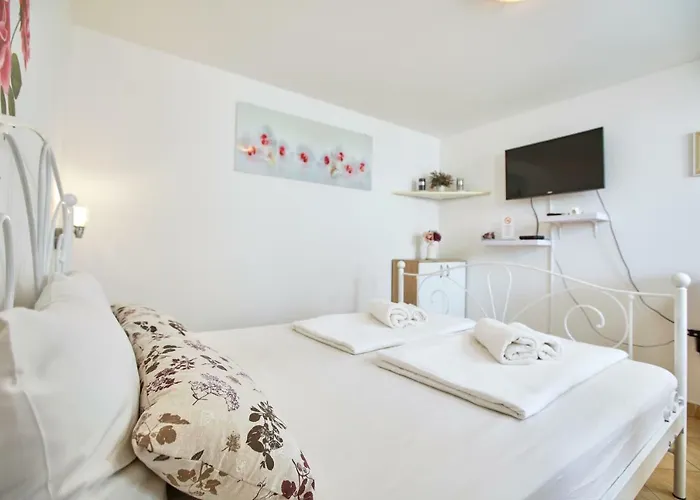 Kristic, Cozy With A Terrace Apartman