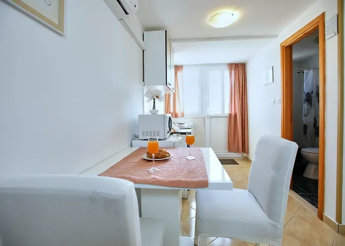 Kristic, Cozy With A Terrace *