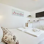 Kristic, Cozy With A Terrace 公寓